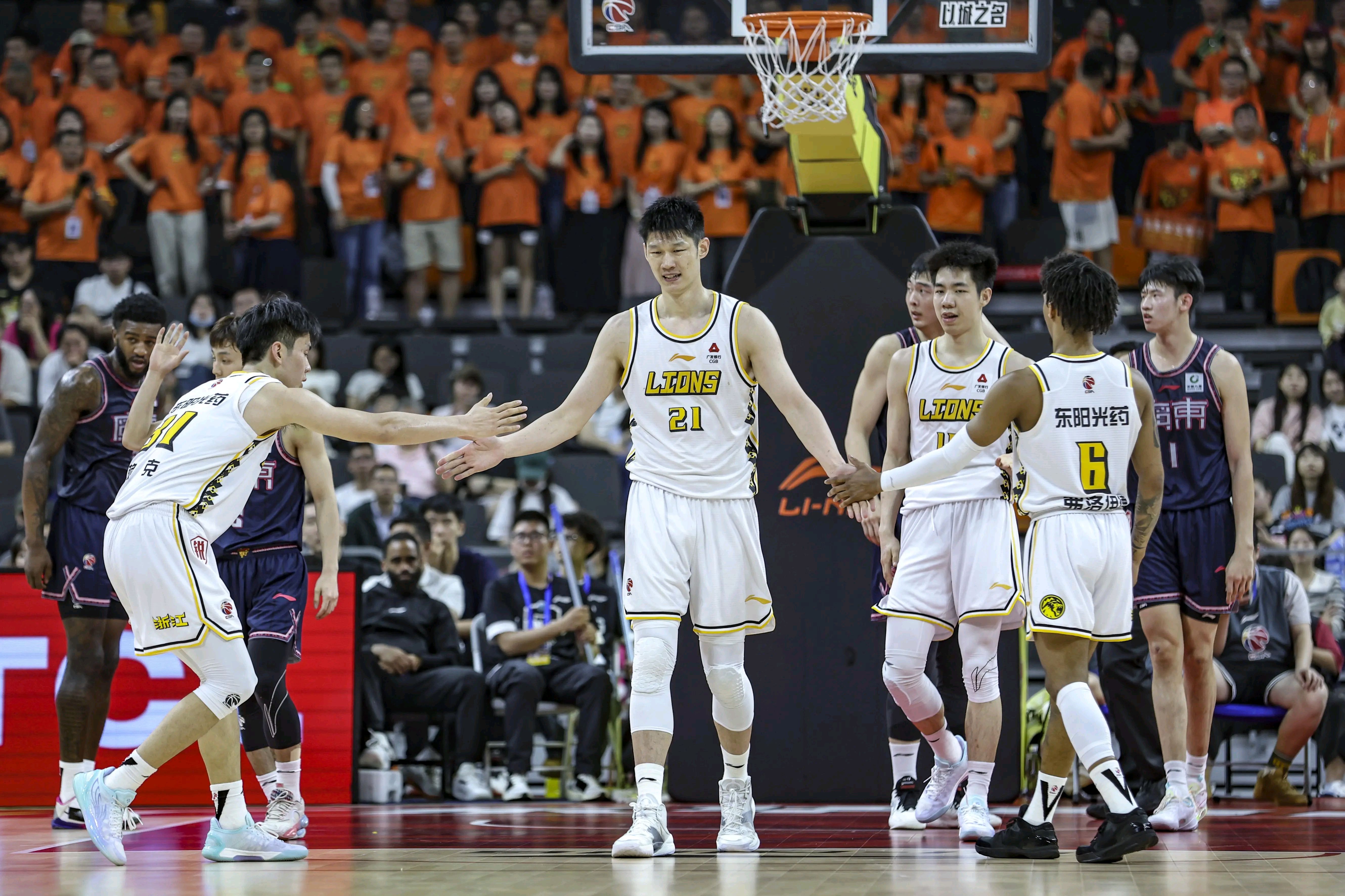 包含中国篮球超级联赛：广东男篮再次夺得冠军的词条