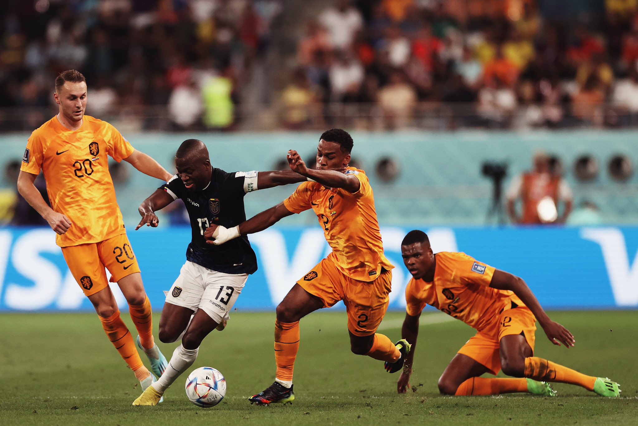 奥格斯堡球员取得一场令人振奋的比赛胜利