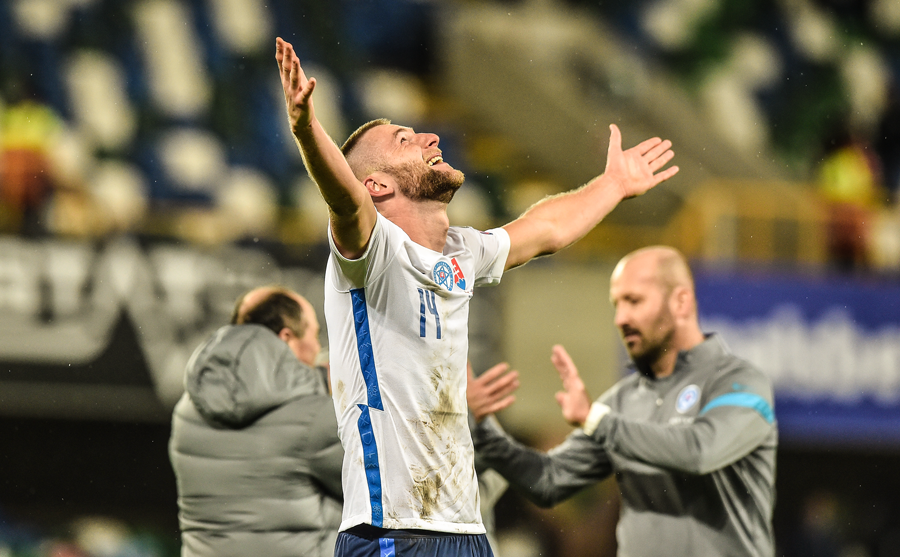 包含斯洛伐克大败马其顿，备战国际足球大赛的词条