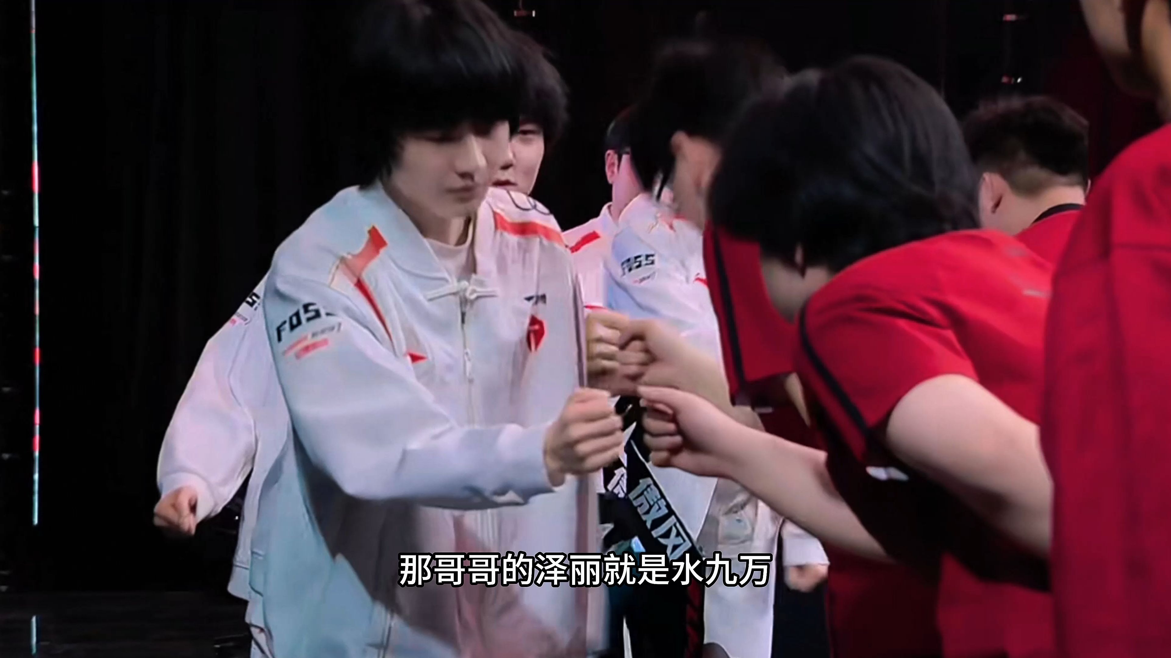 SHR绝杀EG，369团战一打五鏖战多局半决赛，让粉丝疯狂欢呼