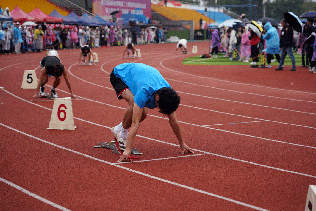 实力雄厚!运动员们在赛场上展现非凡风采 实力雄厚!运动员们在赛场上展现非凡风采