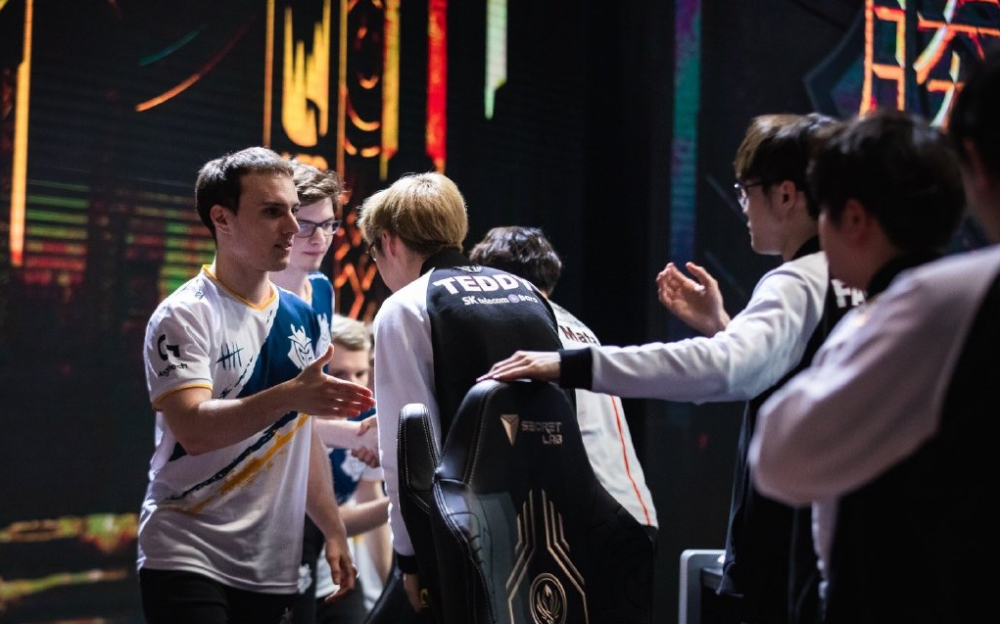 包含EDG碾压DK，Perkz线上压制力十足顶尖较量淘汰赛，点燃全场激情的词条