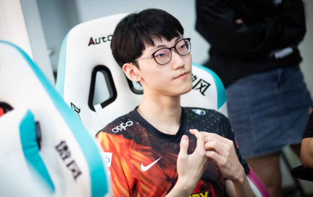 关于FPX碾压C9，Crisp线上压制力十足宿命之战小组赛，成为赛场最大亮点的信息