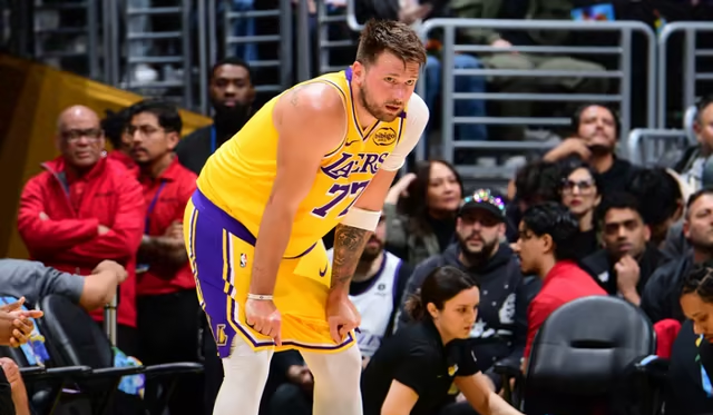 湖人队遭遇三连败，詹姆斯发挥低迷的简单介绍