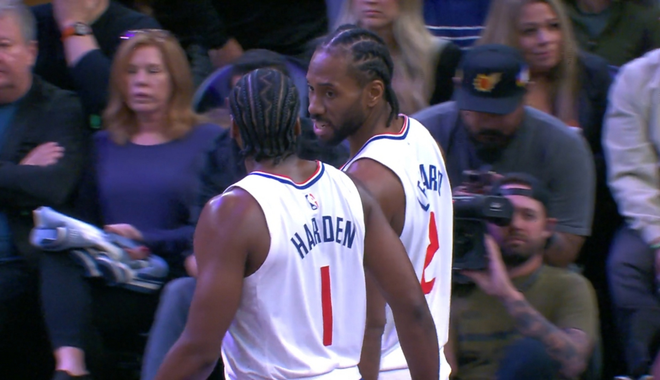 太阳队主场大胜快船队,豪取连胜 太阳队主场大胜快船队,豪取连胜