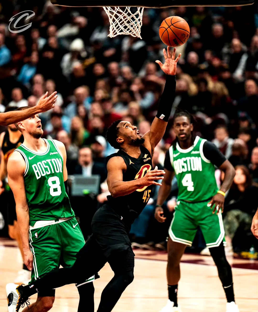 勇士117-102击败凯尔特人