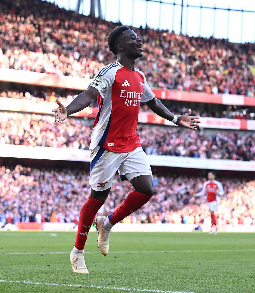 富勒姆队长发表战前讲话，激励队员拼搏拼杀的简单介绍