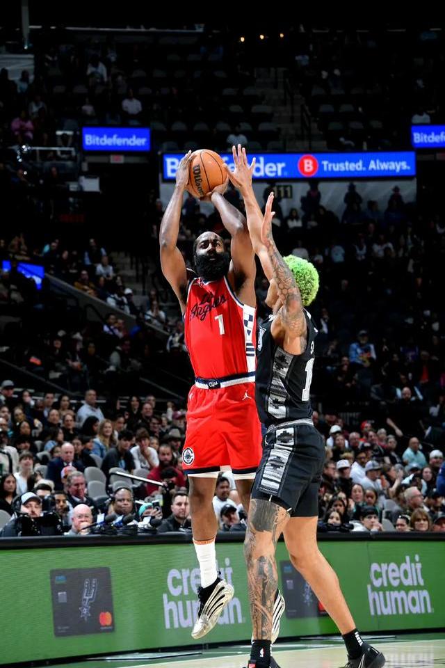 快船胜马刺，哈雷尔爆发独得23分的简单介绍