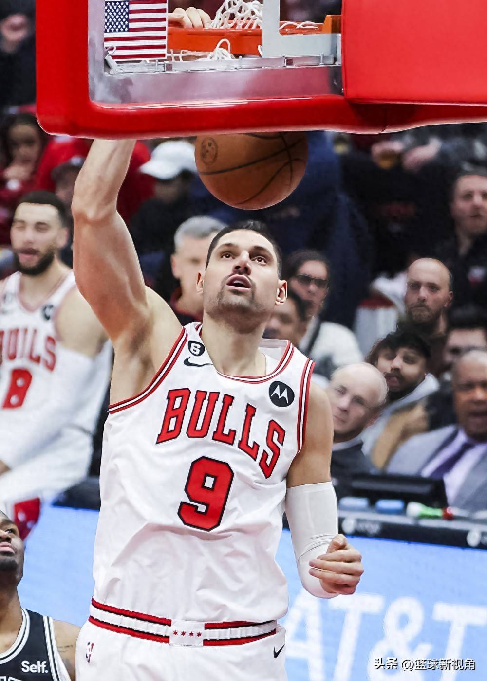 关于公牛队中锋复出，球队士气大增的信息