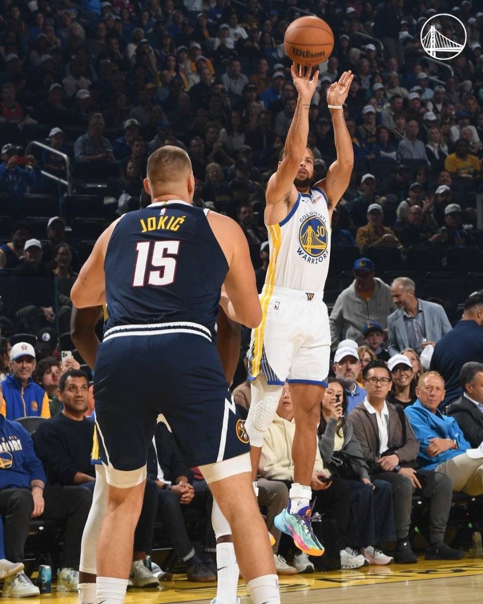 勇士再战丹佛，库里复出助球队夺取胜利