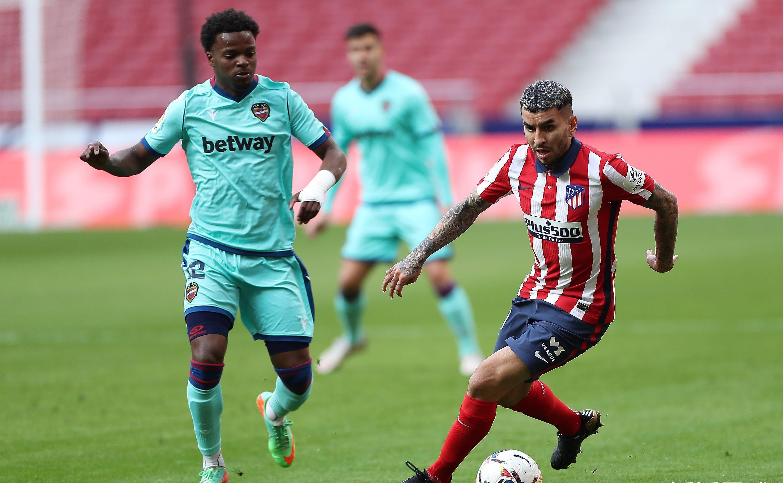 关于弗赖堡客场战平对手，积分领先稳固的信息