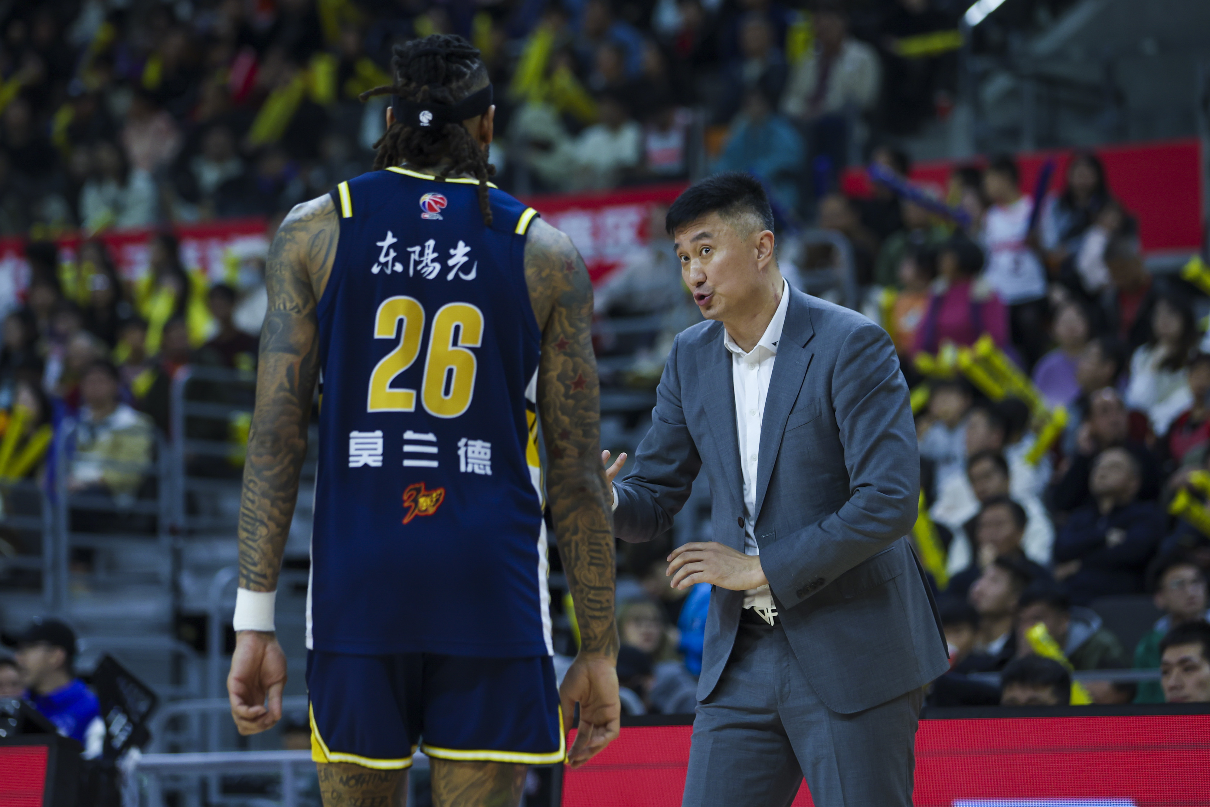 太阳险胜广东队,欧文带队取胜 太阳险胜广东队,欧文带队取胜