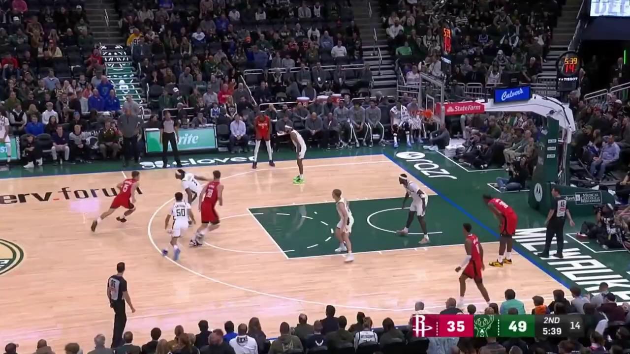 山西队横扫雄鹿,德罗赞点燃赛场 山西队横扫雄鹿,德罗赞点燃赛场